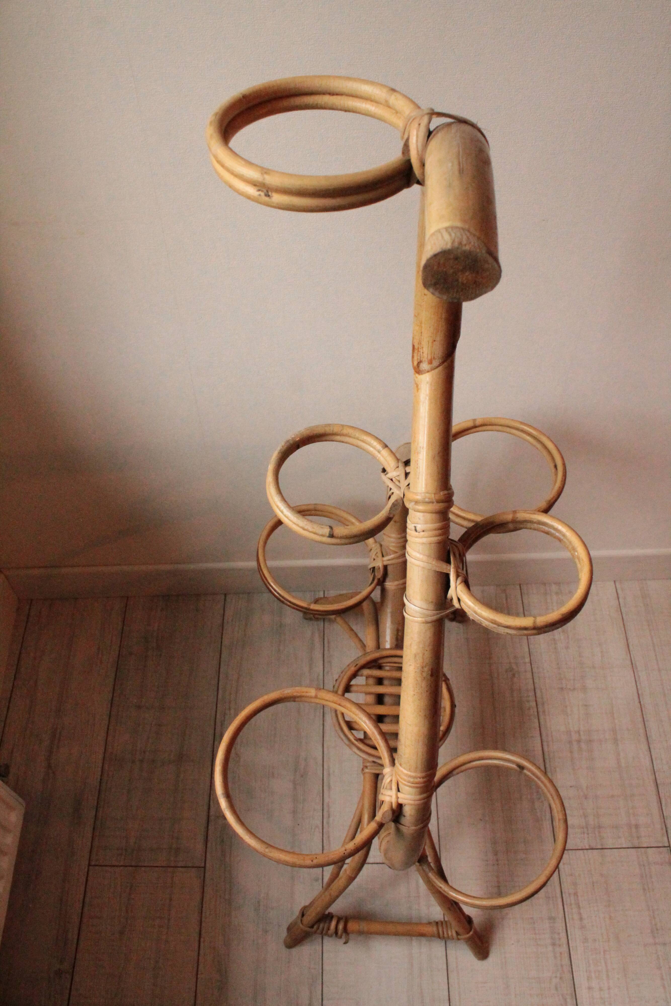 Rattan plant holder