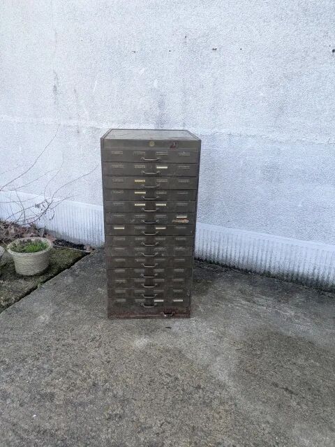 Ronéo workshop furniture