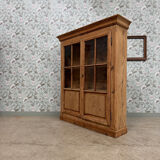 Chic display cabinet in pine (renovated)