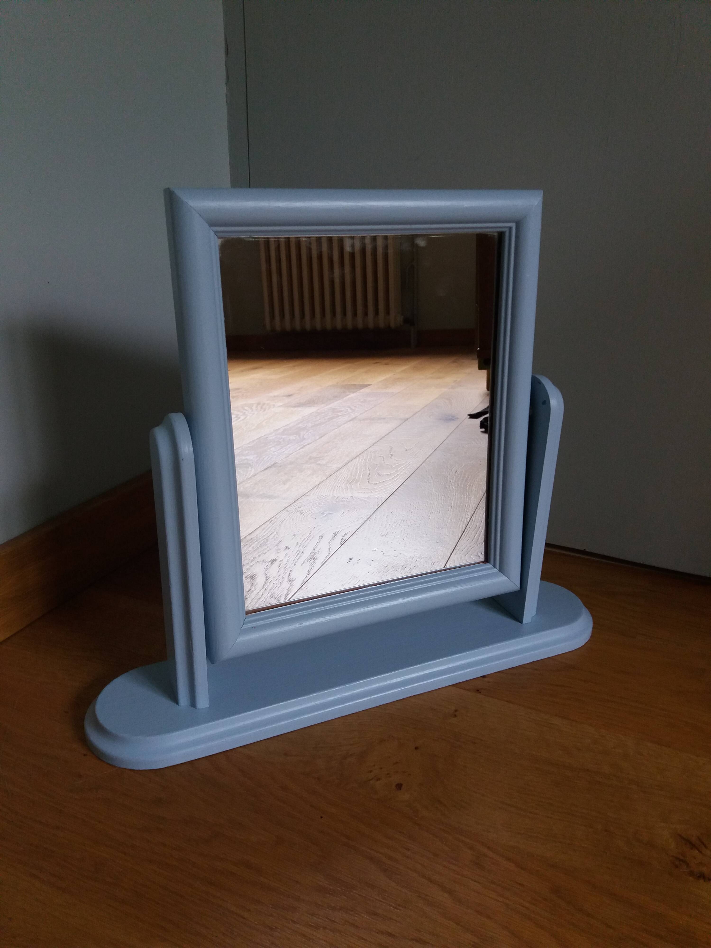 Swivel table mirror