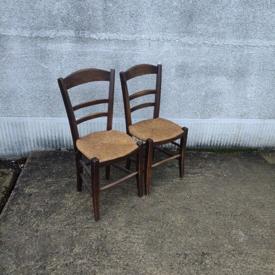 Pair of mulched chairs
