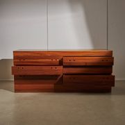 Buffet en noyer à six tiroirs avec poignées circulaires, années 1980