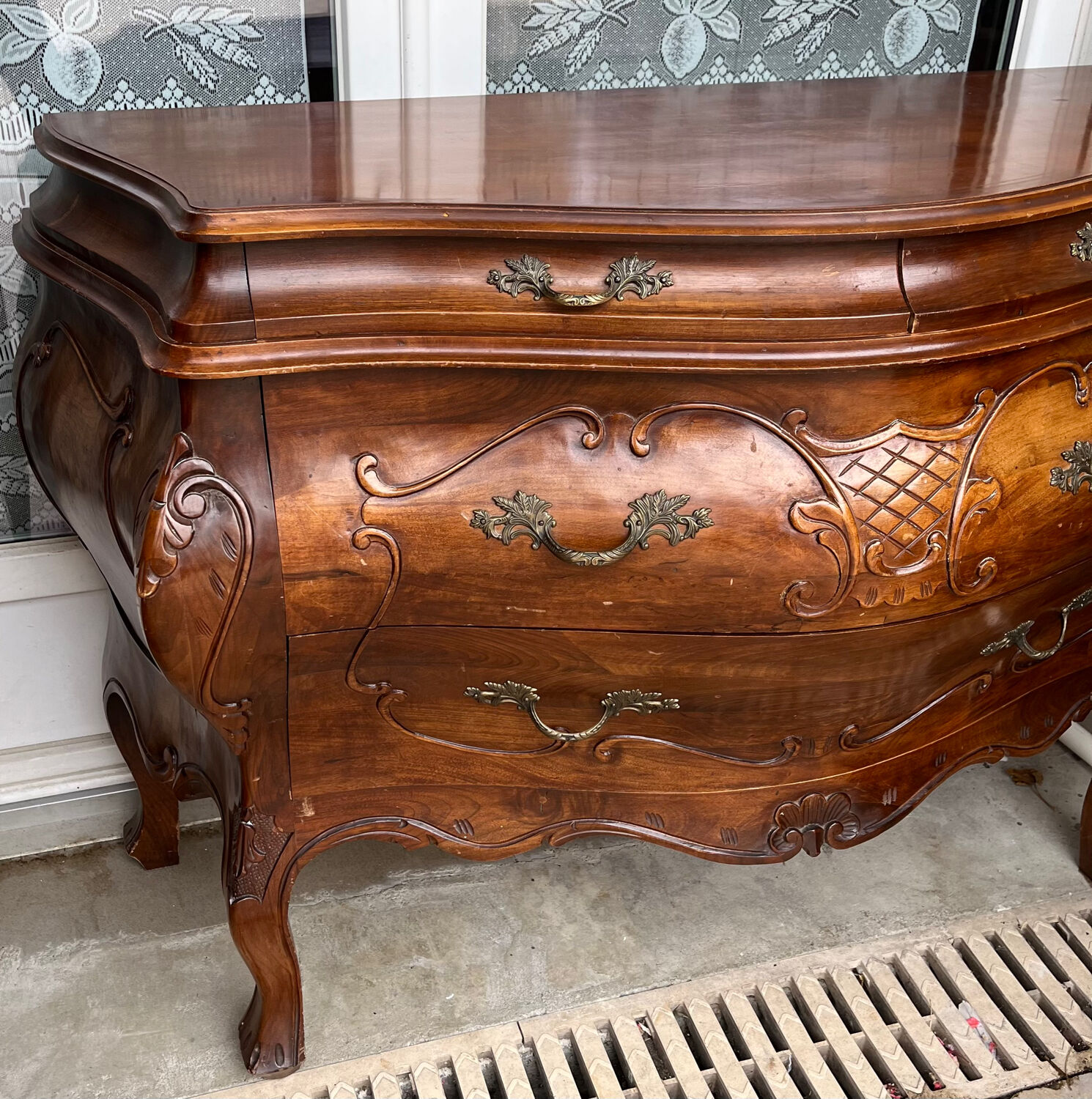 Bordeaux chest of drawers
