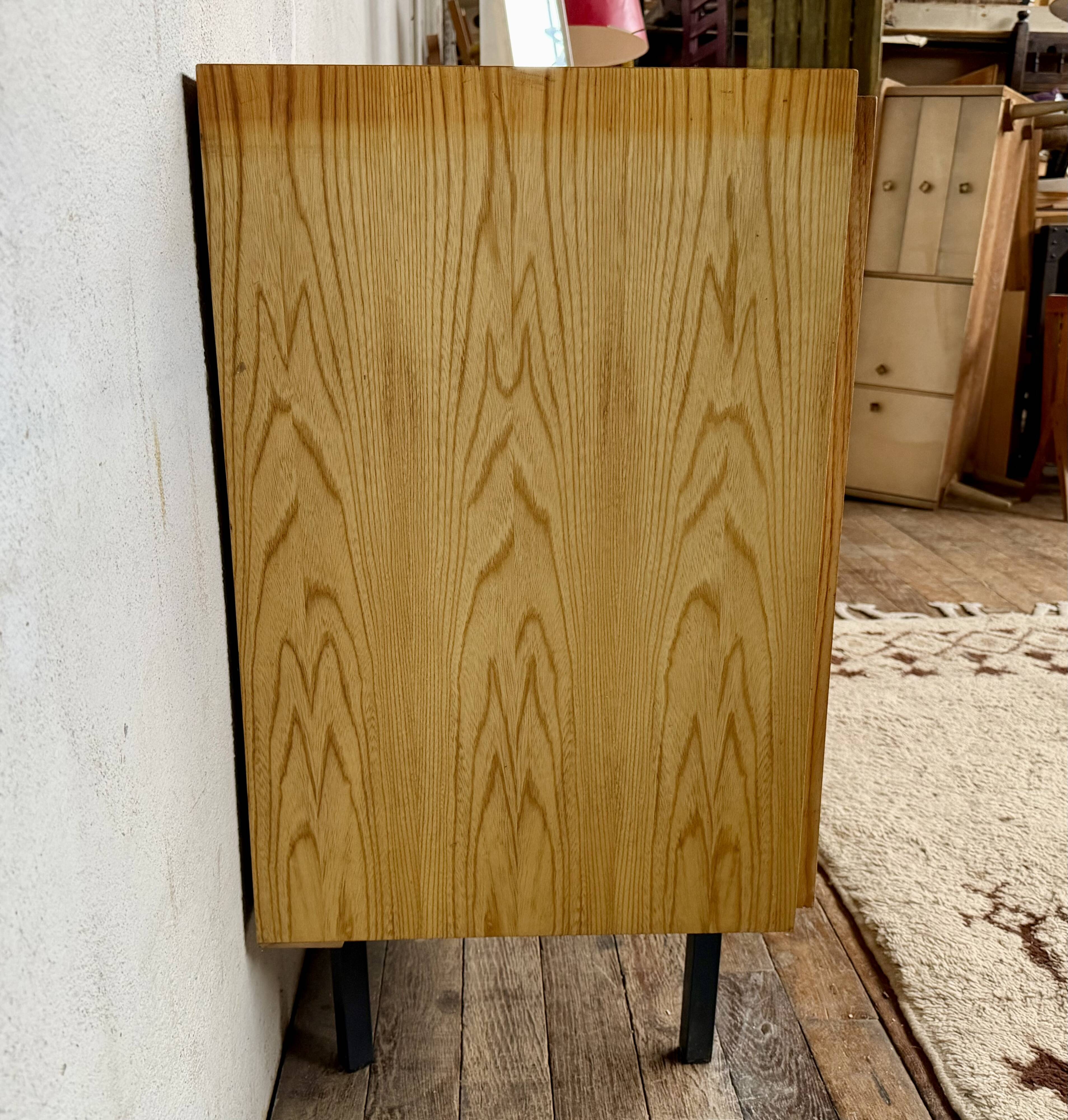 Vintage furniture werhfritz – light wood & black metal legs