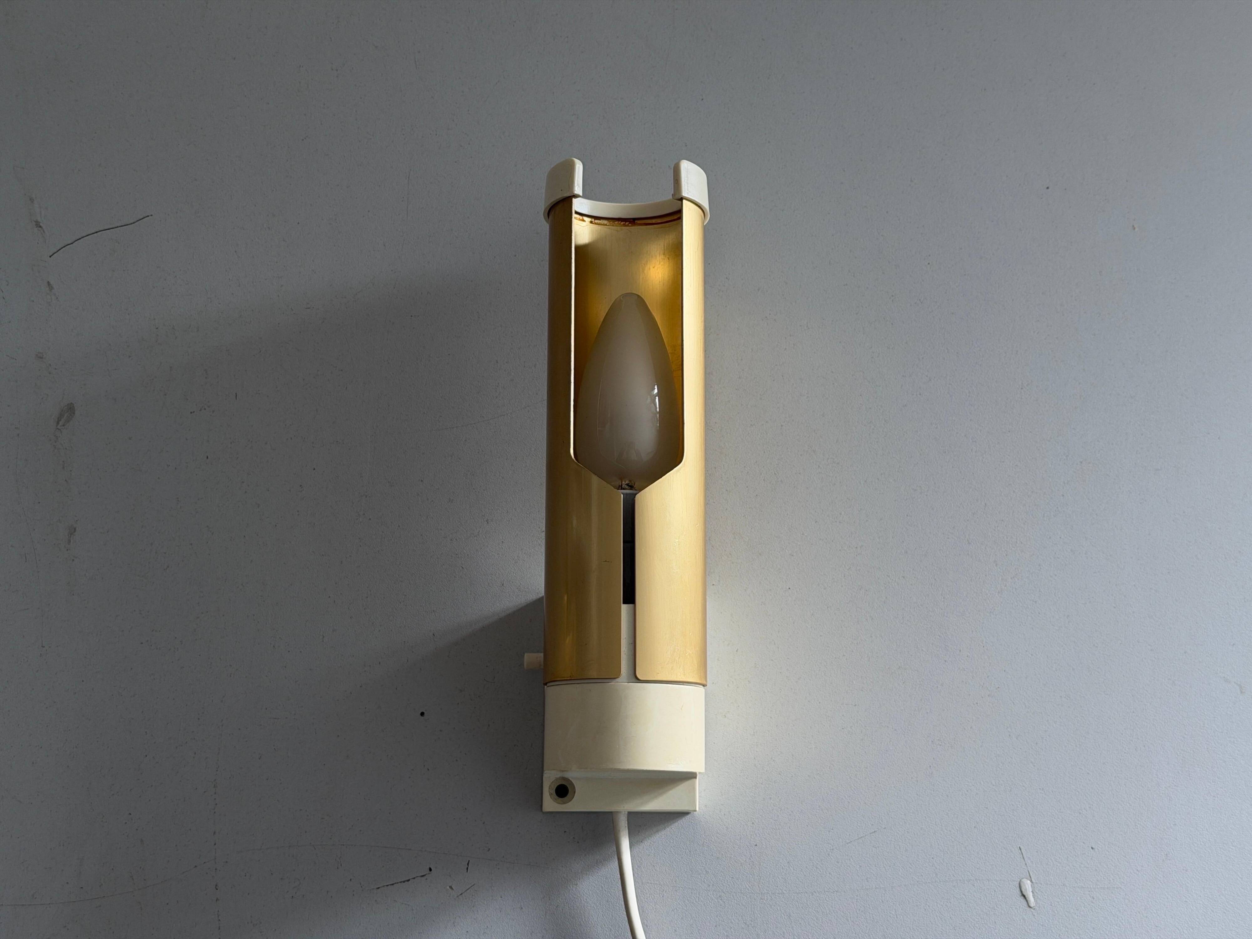Simple wall light in plexiglass and metal by ERCO, 1970s, Germany.