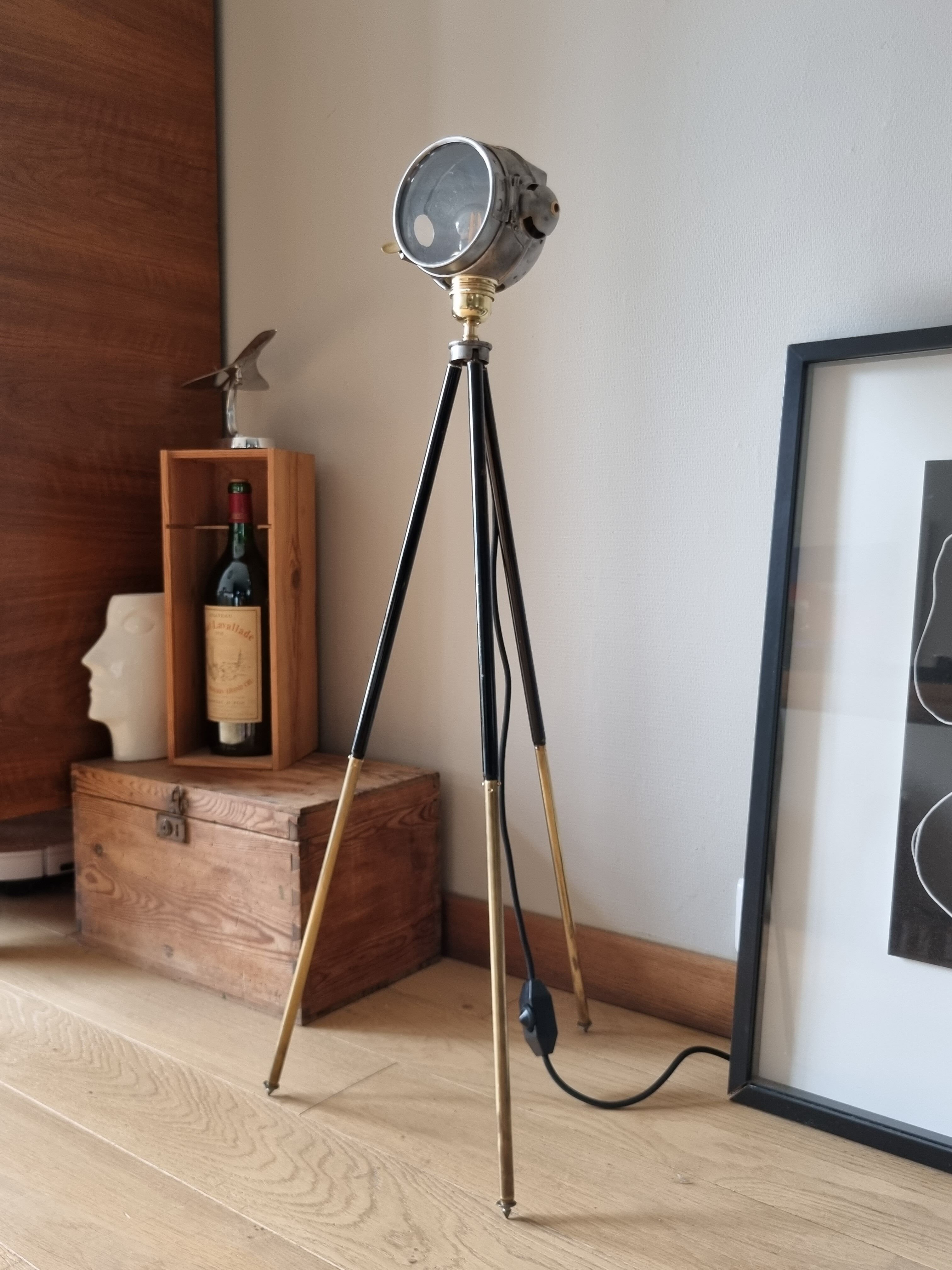 Former tripod projector, Besnard Paris, ca. 1910