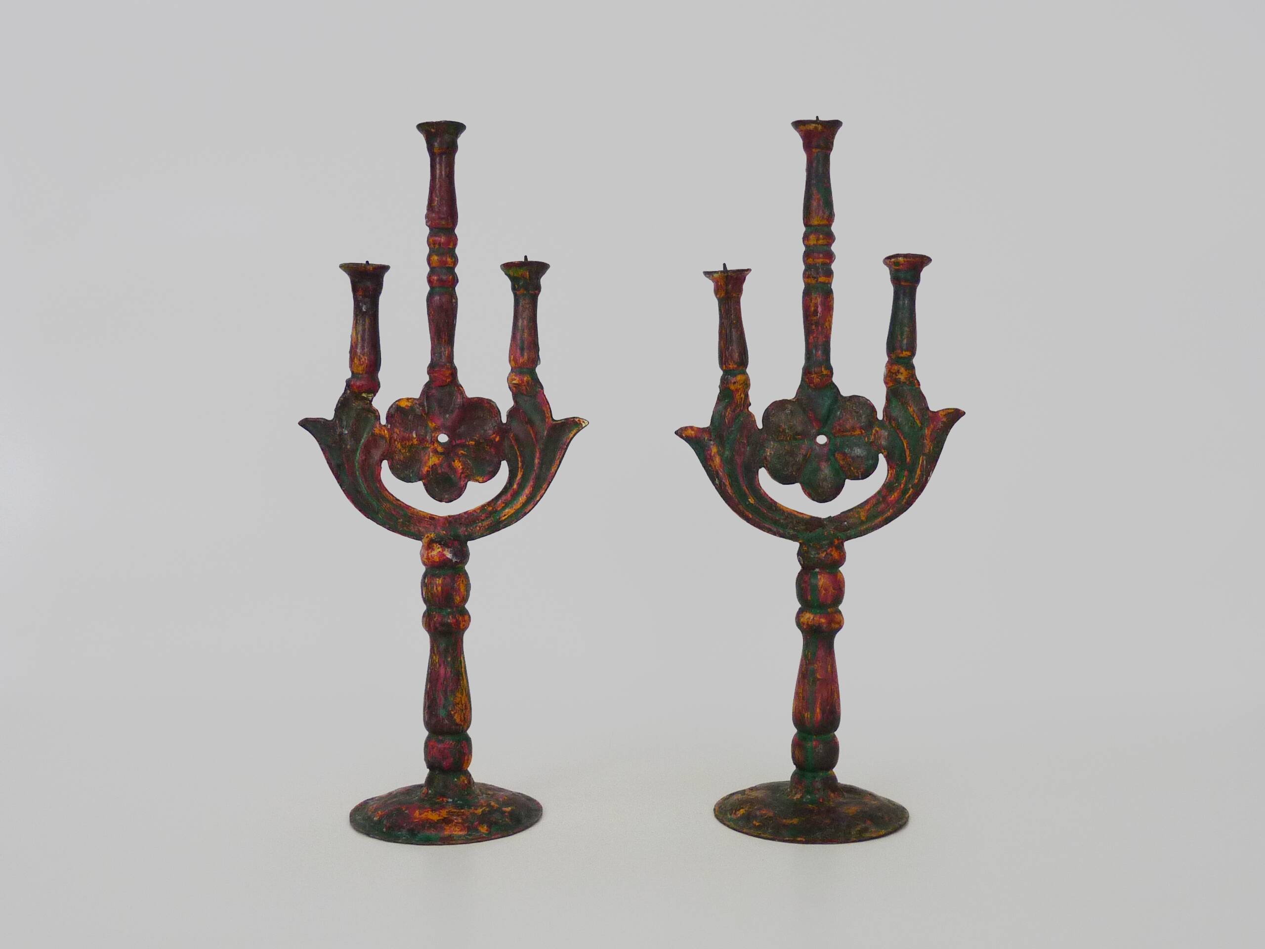 Pair of ethnic Indian candlesticks in vintage metal from the 60s