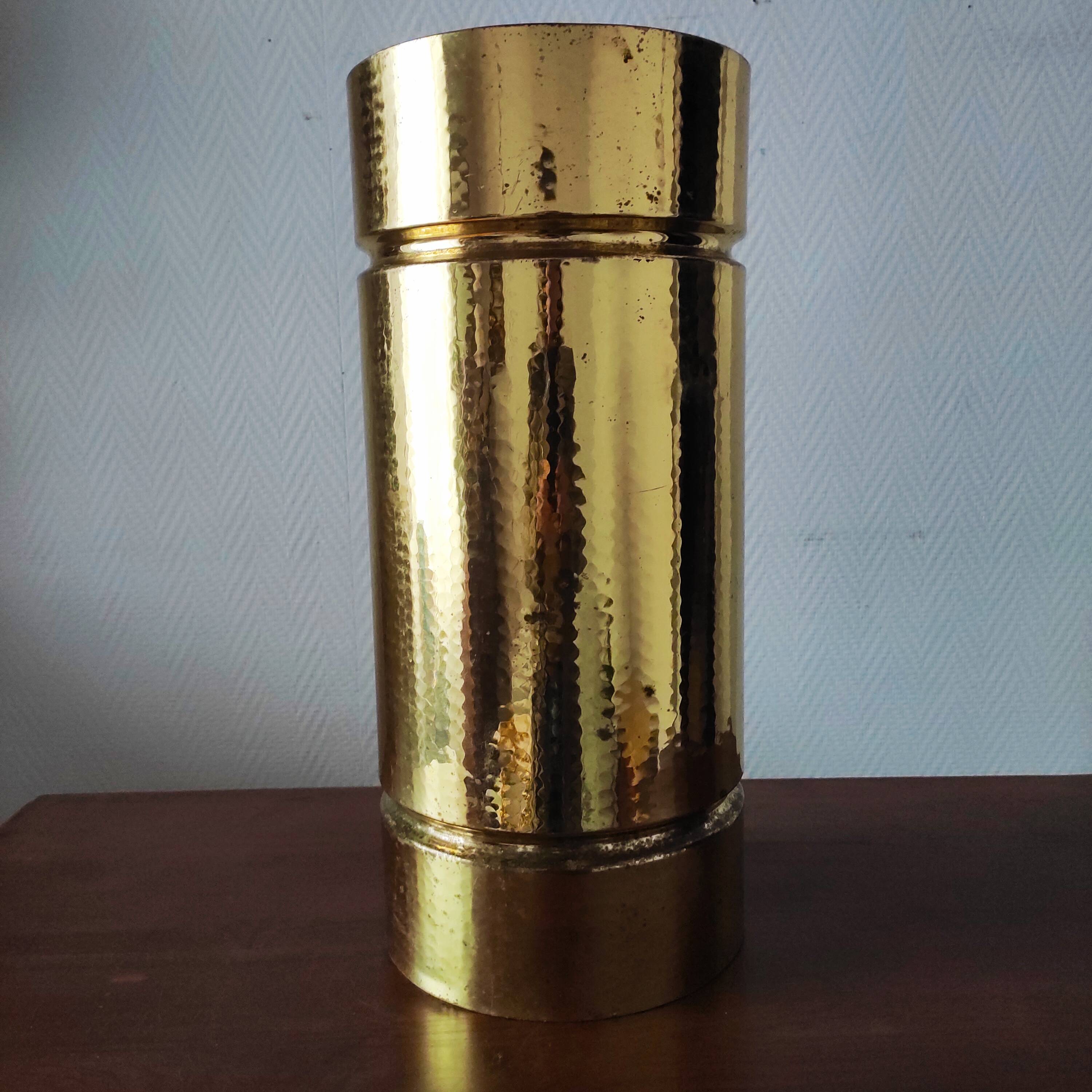 Vintage 1970s Italian umbrella stand in hammered brass, signed.