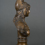 Bronze bust on shower stand XIXth representing Marianne Brown patina