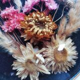 Medallion frame dried flowers