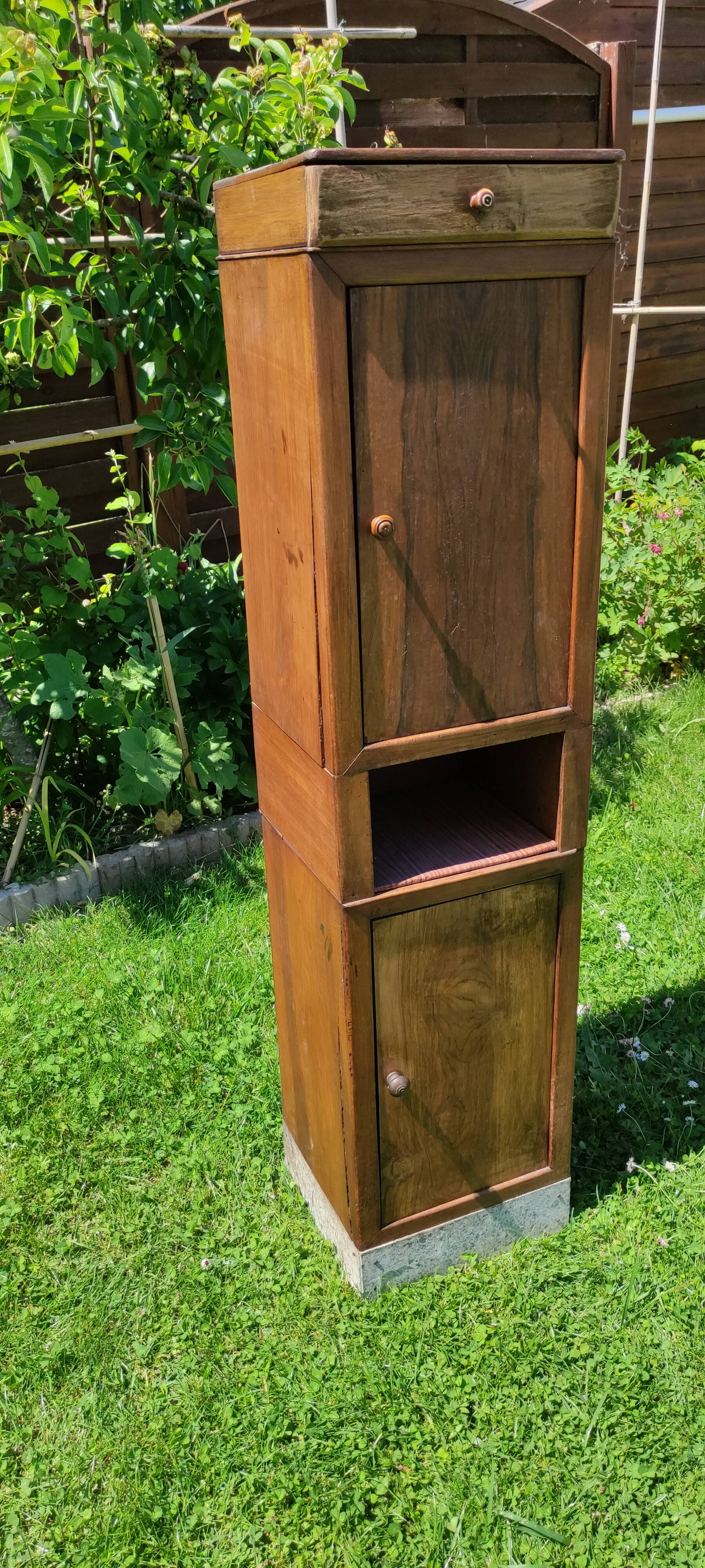 Atypical handcrafted furniture