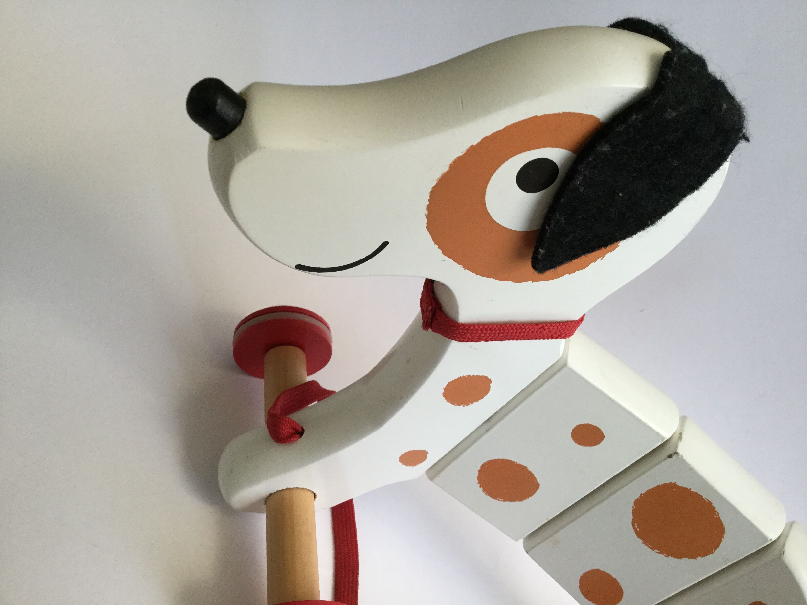 Wooden toy Janod shooting dog