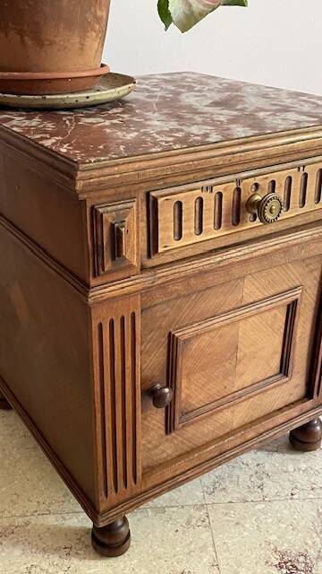 Table de chevet ancienne en bois et marbre