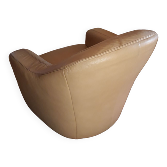 Light beige full grain leather club chair