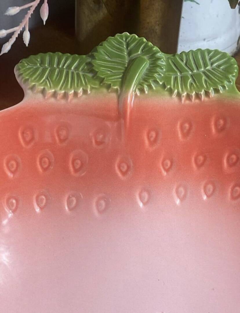 Strawberry-shaped earthenware salad bowl