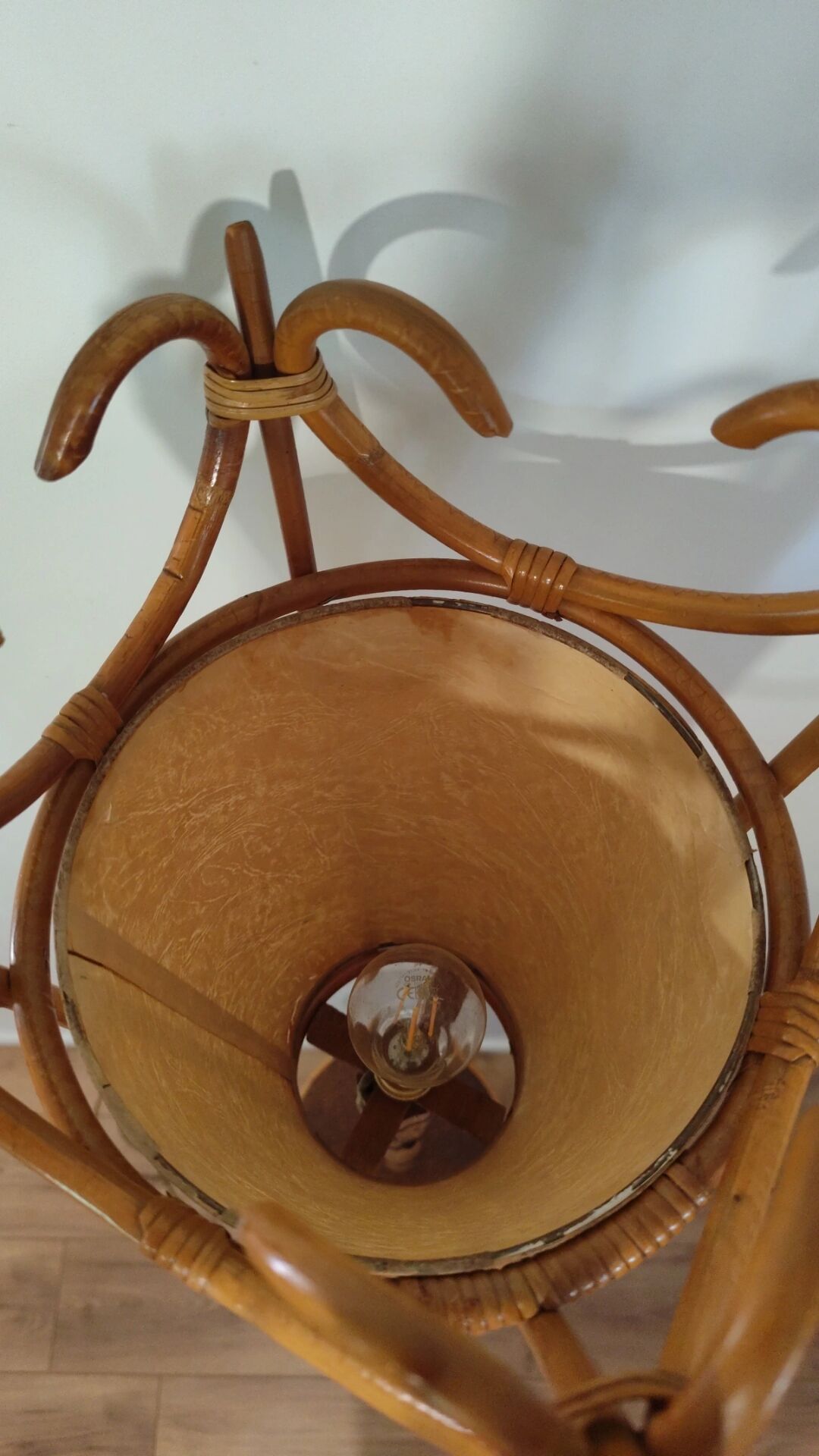 Lampadaire en rotin