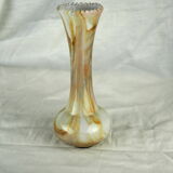 Vase en verre soufflé à col dentelé, blanc marbré à inclusions d'or - fin XIXème