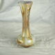 Vase en verre soufflé à col dentelé, blanc marbré à inclusions d'or - fin XIXème