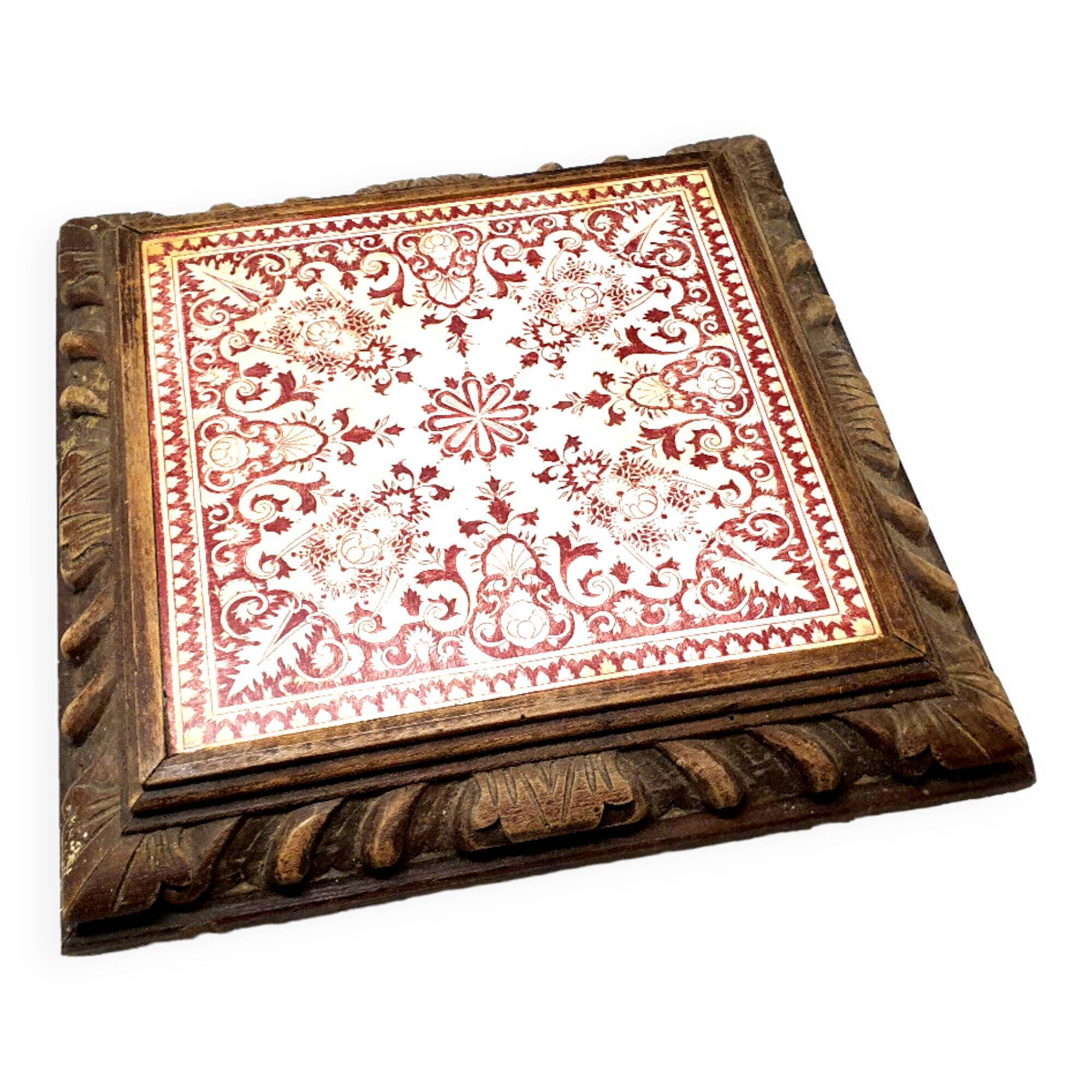 Rug contour wood faience decorated pattern red/bordeaux
