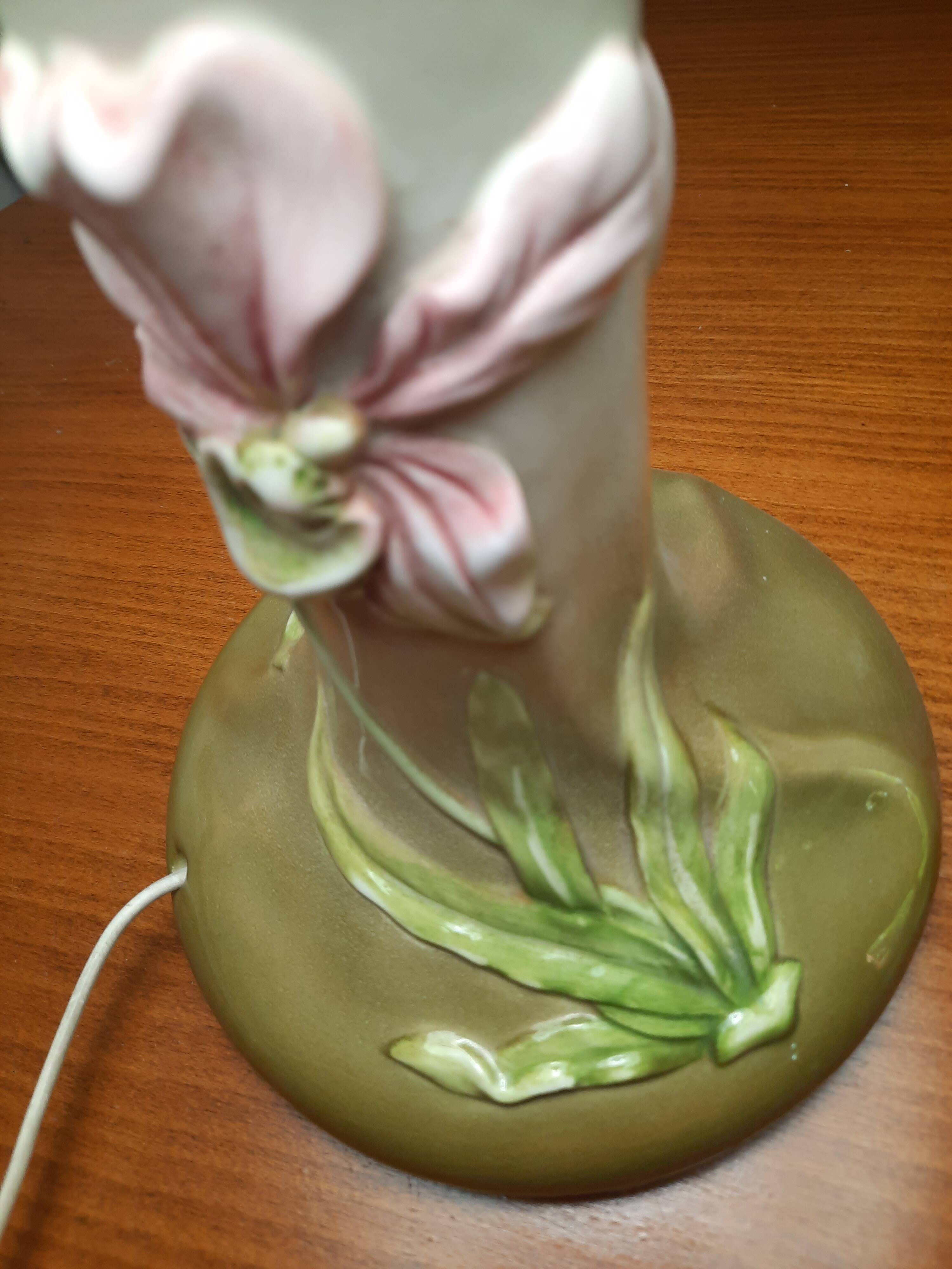 Orchid-patterned earthenware table lamp