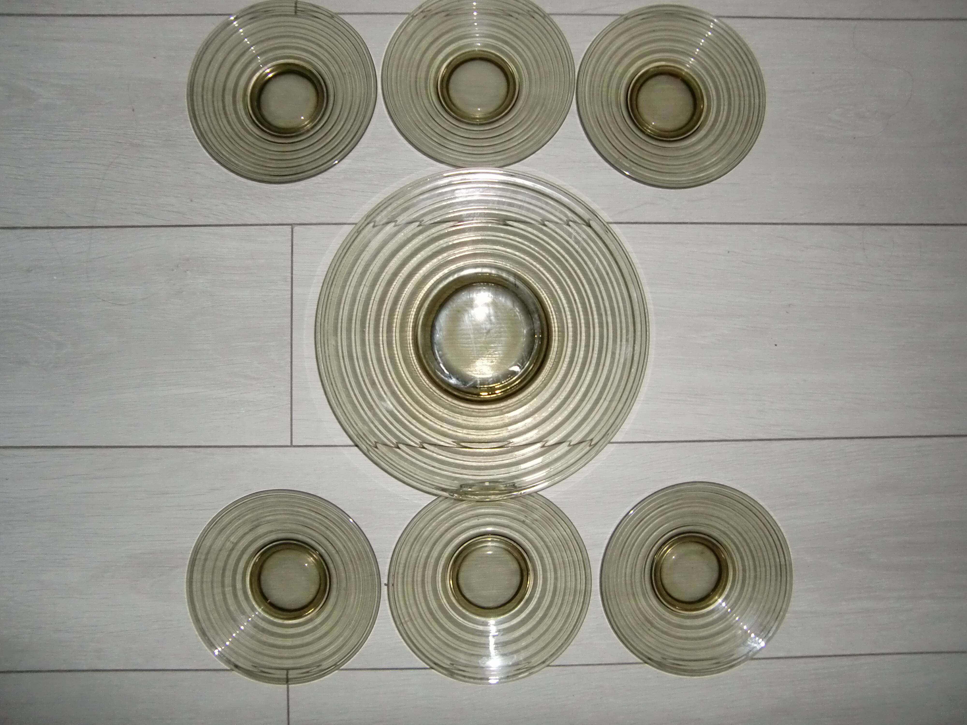 Tray service + 6 small “vinyl” style dessert plates/year 70
