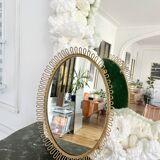 Oval mirror in gold metal