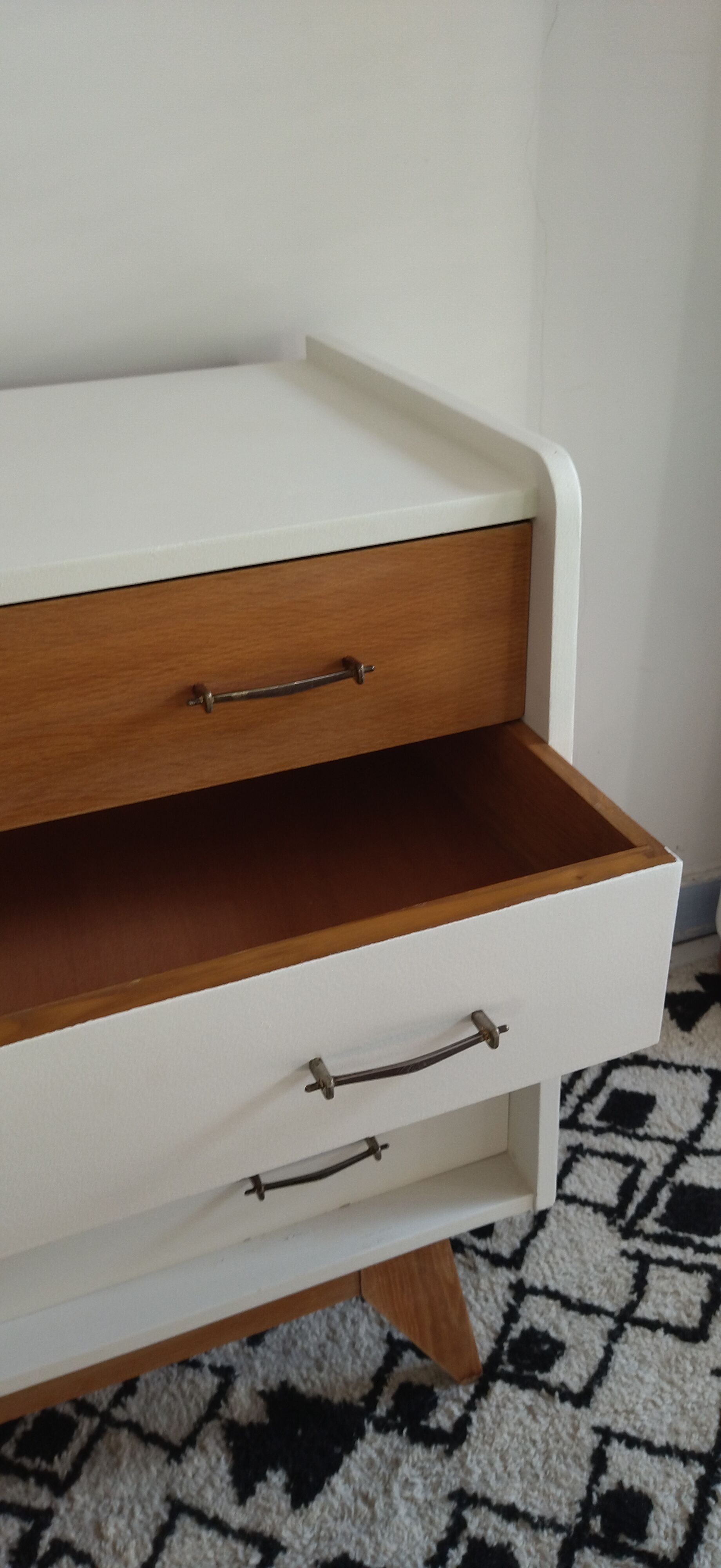 Chest of drawer compass feet