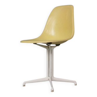 Chaises en fibre de verre jaune clair « La Fonda » de Charles & Ray Eames Herman Miller