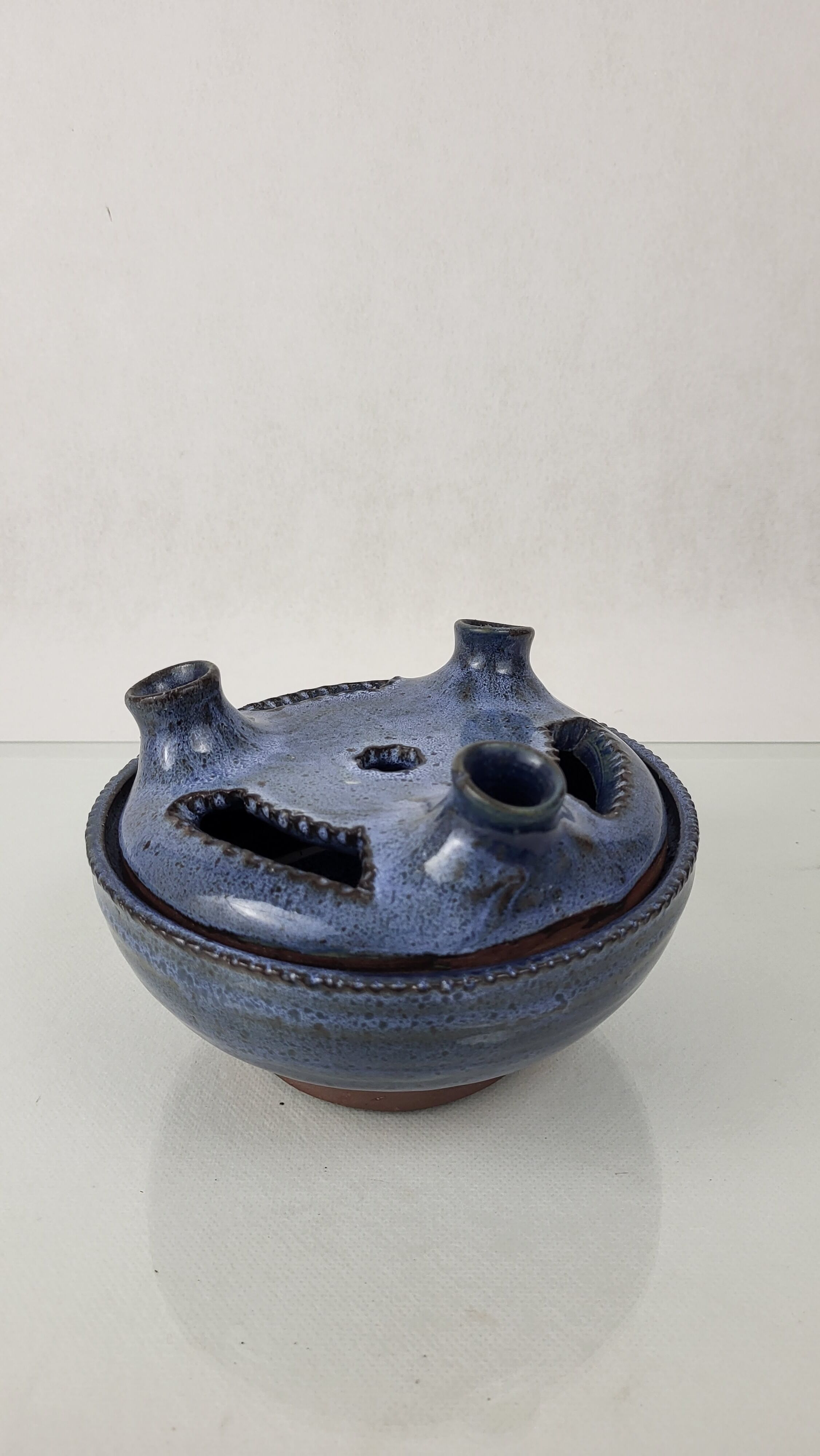 Pique vase flowers in sandstone Pierlot Ratilly