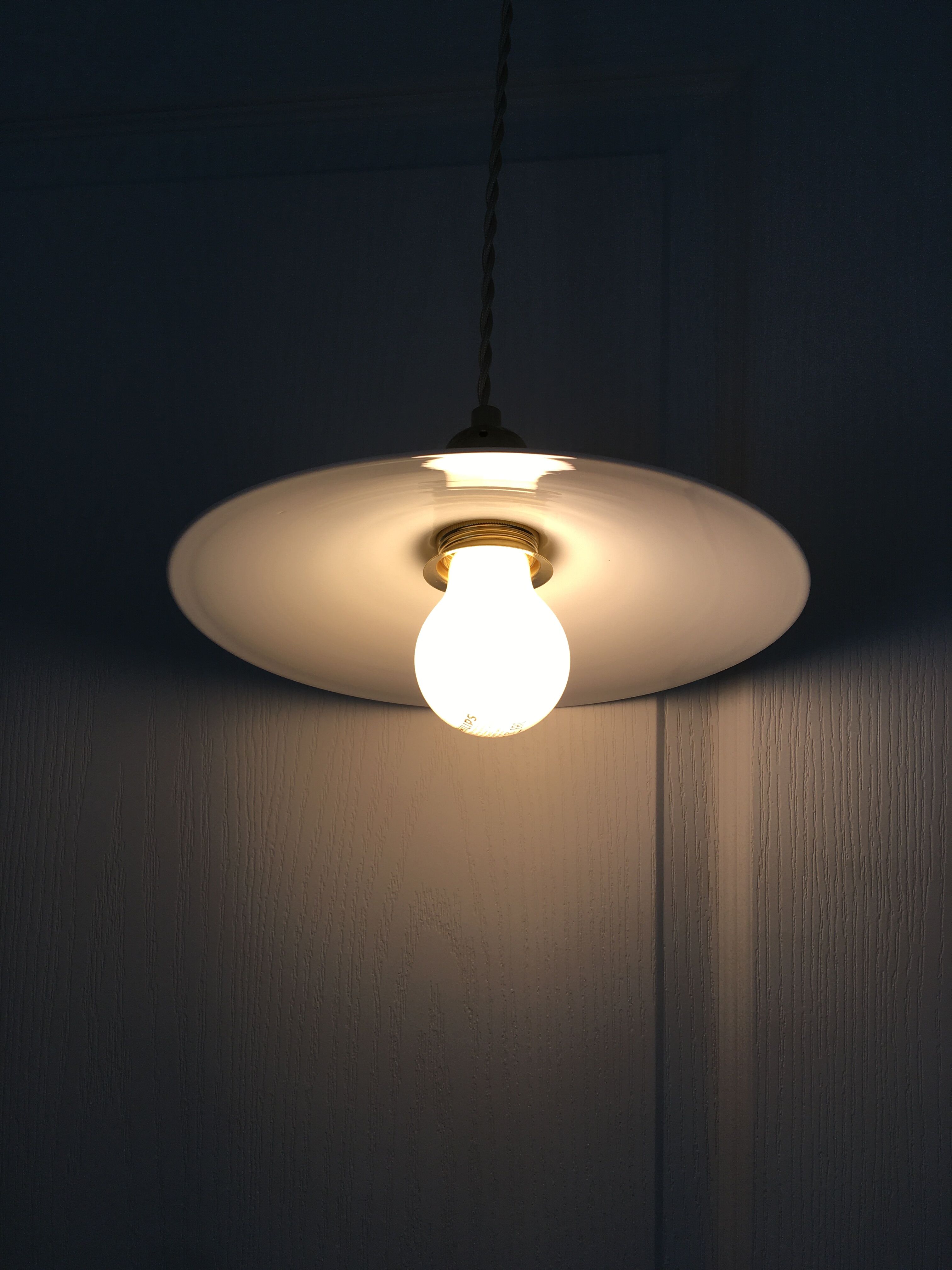 Pair of opaline suspensions