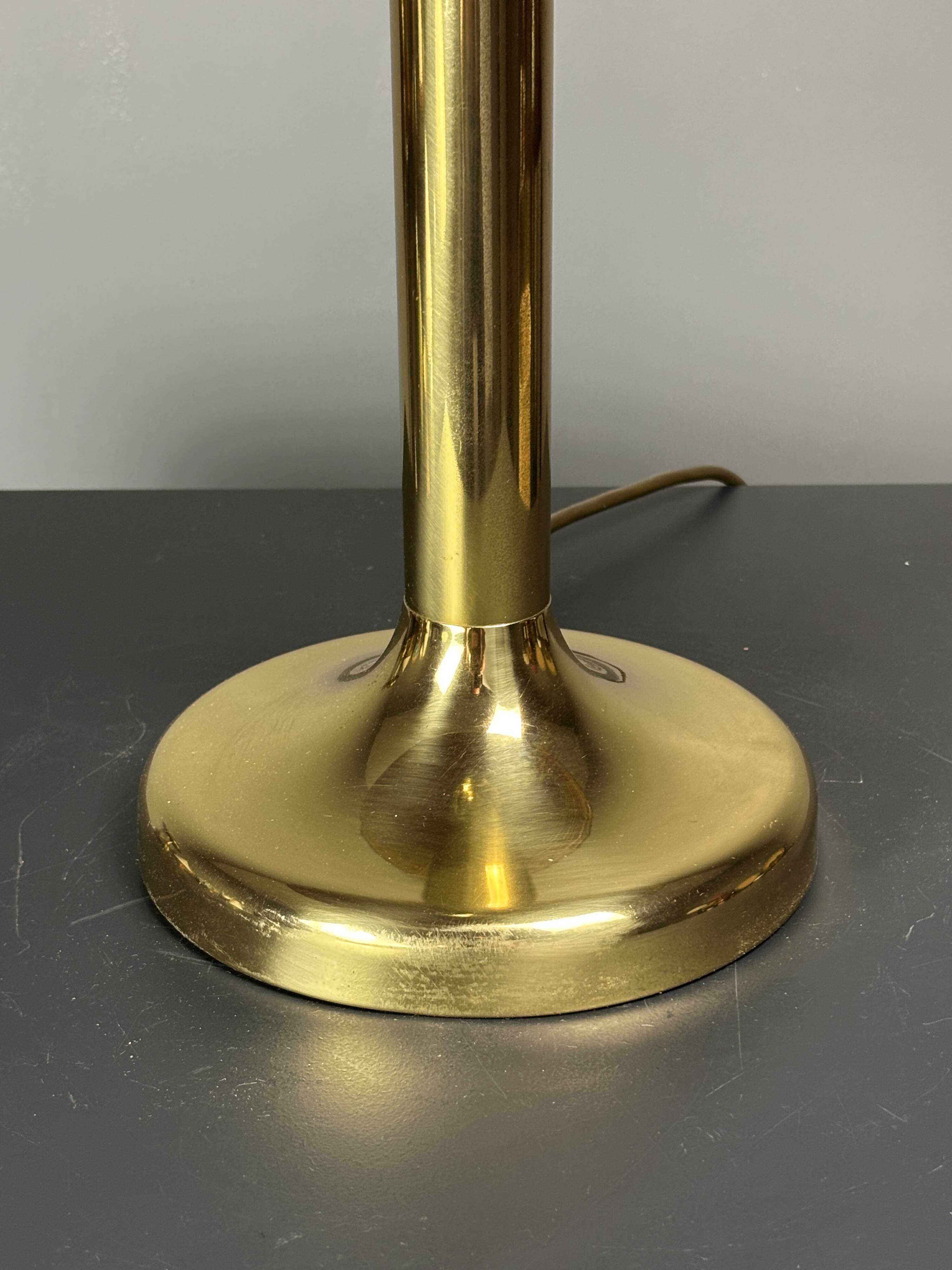 Italian midcentury pencil reed rattan brass Fungo mushroom table lamp 1970s