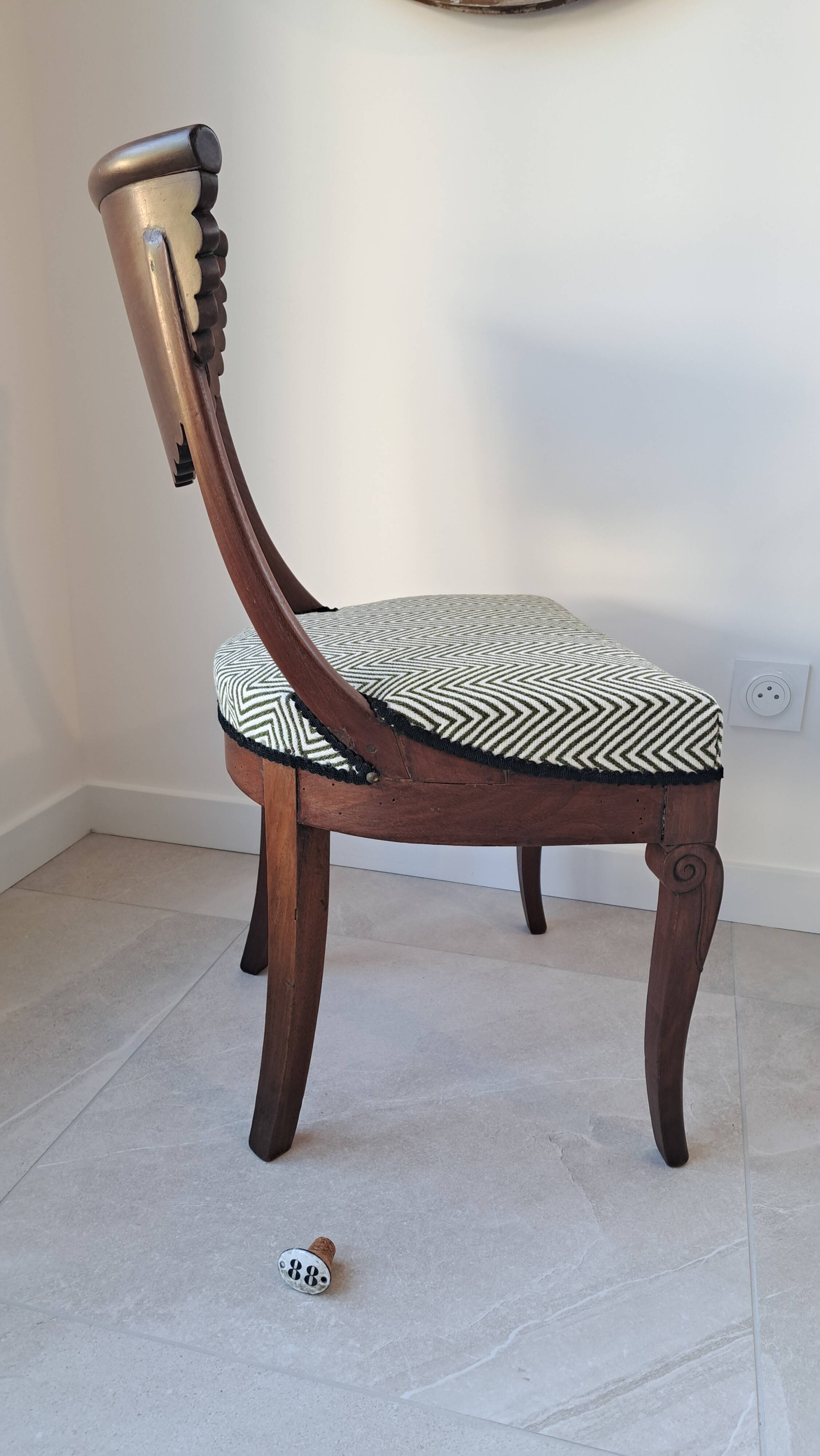 Pair of mahogany gondola chairs – Empire style – 20th century, restored