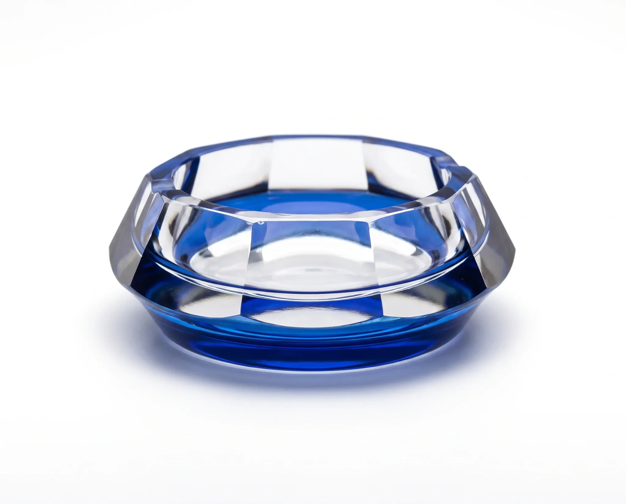 Vintage ashtray in solid cobalt blue and transparent glass, Murano style.