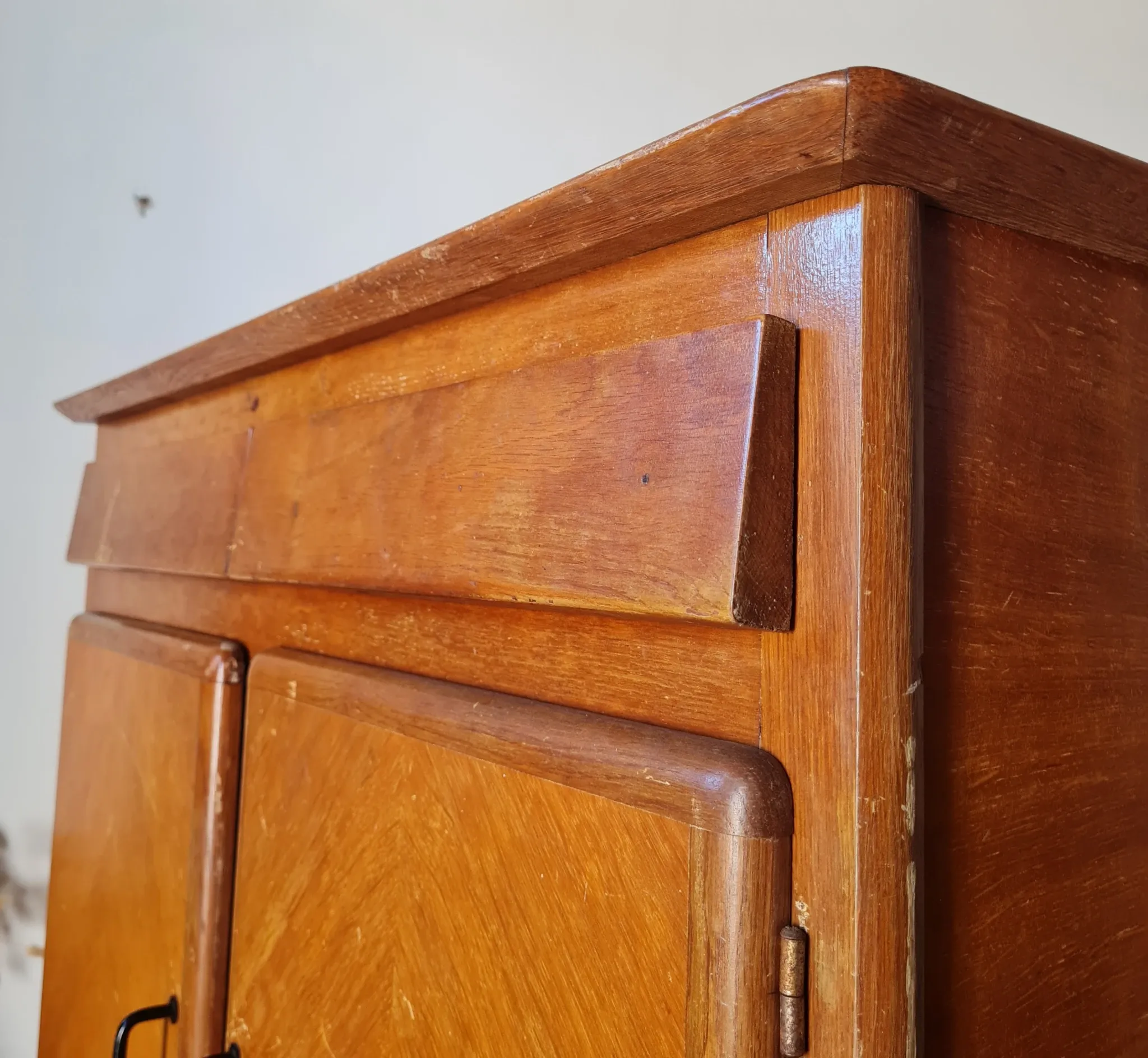 Buffet mado ancien Art Déco / 1950 en chêne et chevrons