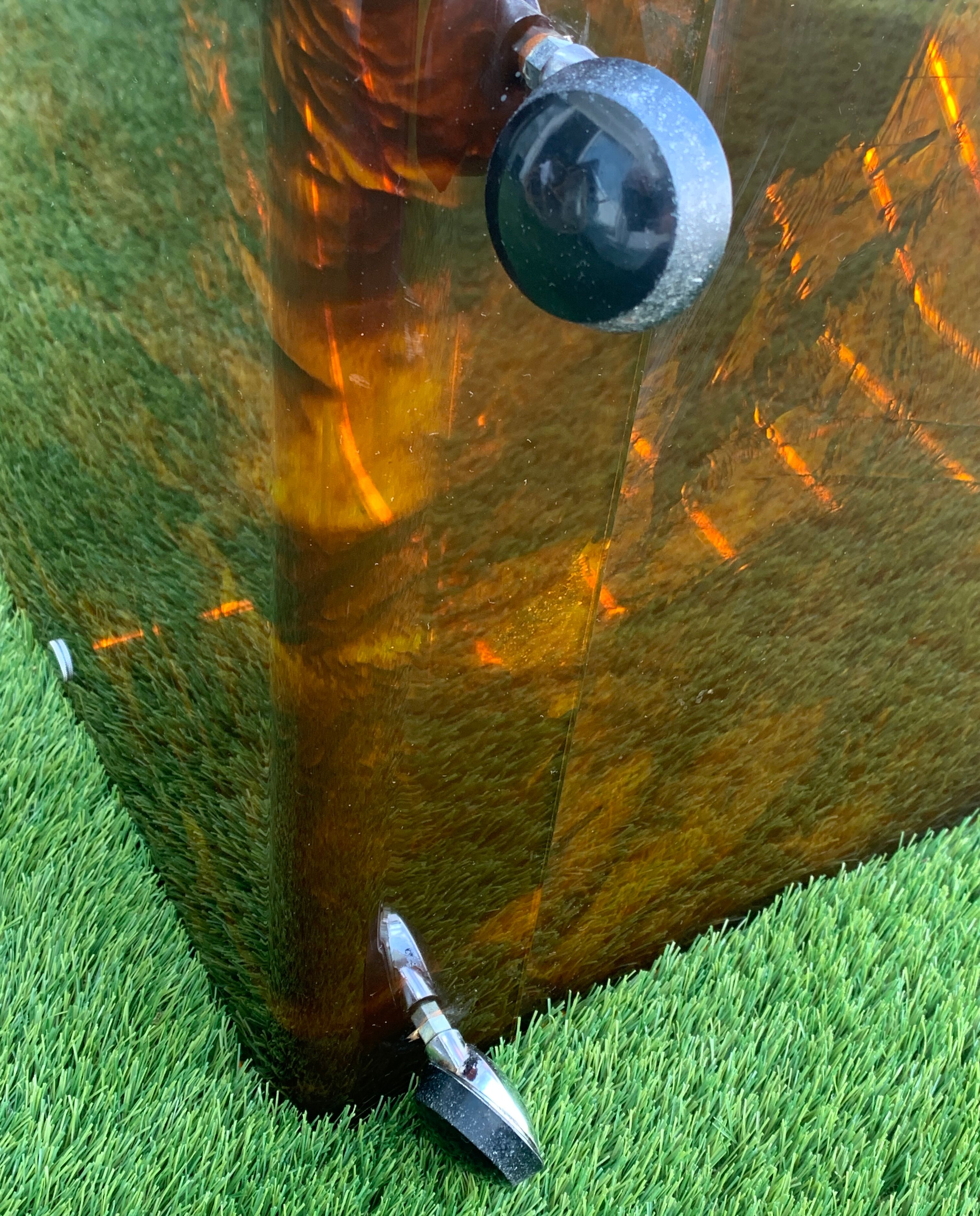 Range records or vinyl range in plexi, turtle scales effect, on wheels, 1970