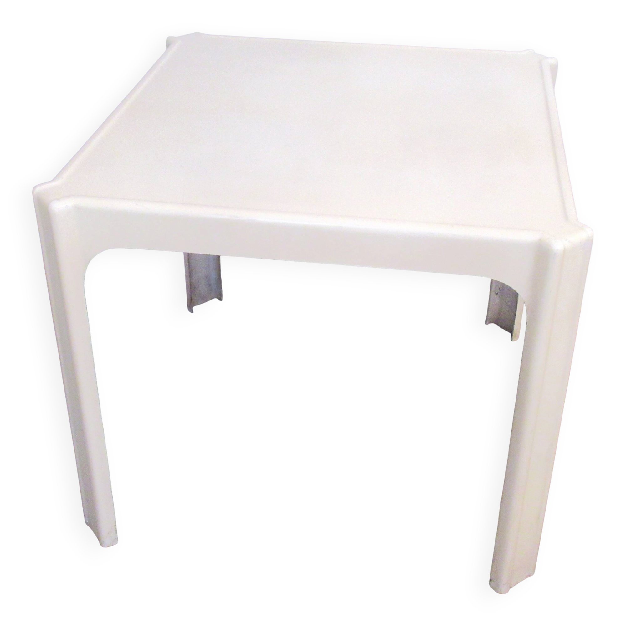 White Ozoo table by Marc Berthier for Roche Bobois.