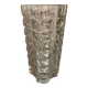 Vase en verre moulé