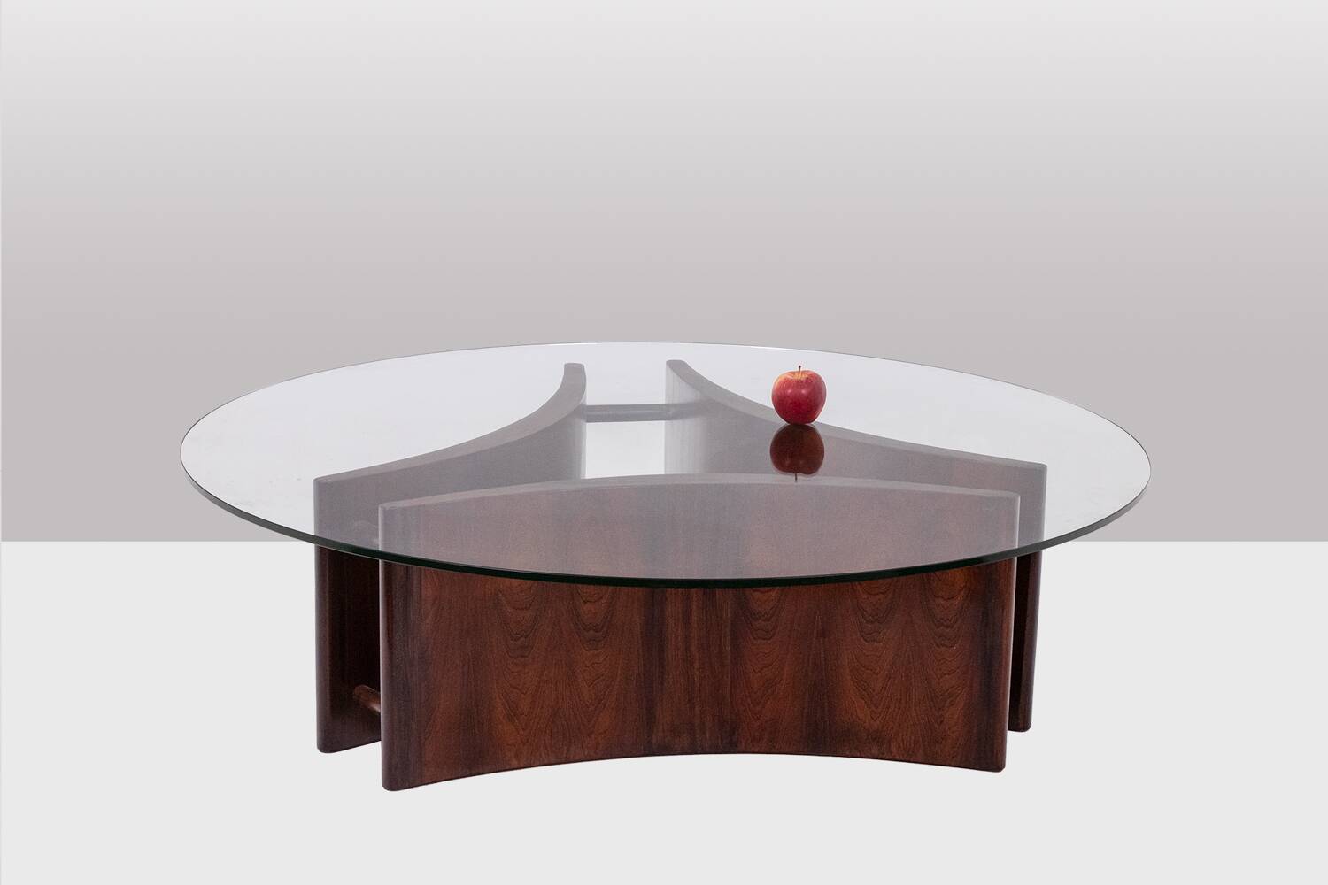 Rosewood coffee table, concave shape. 1970s.