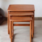 Tables gigognes en teck éditées par Nathan, années 60