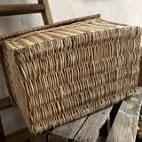 Wicker basket with convex lid