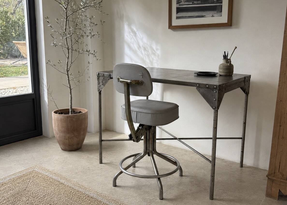 Title Vintage adjustable workshop chair – patinated metal & grey faux leather