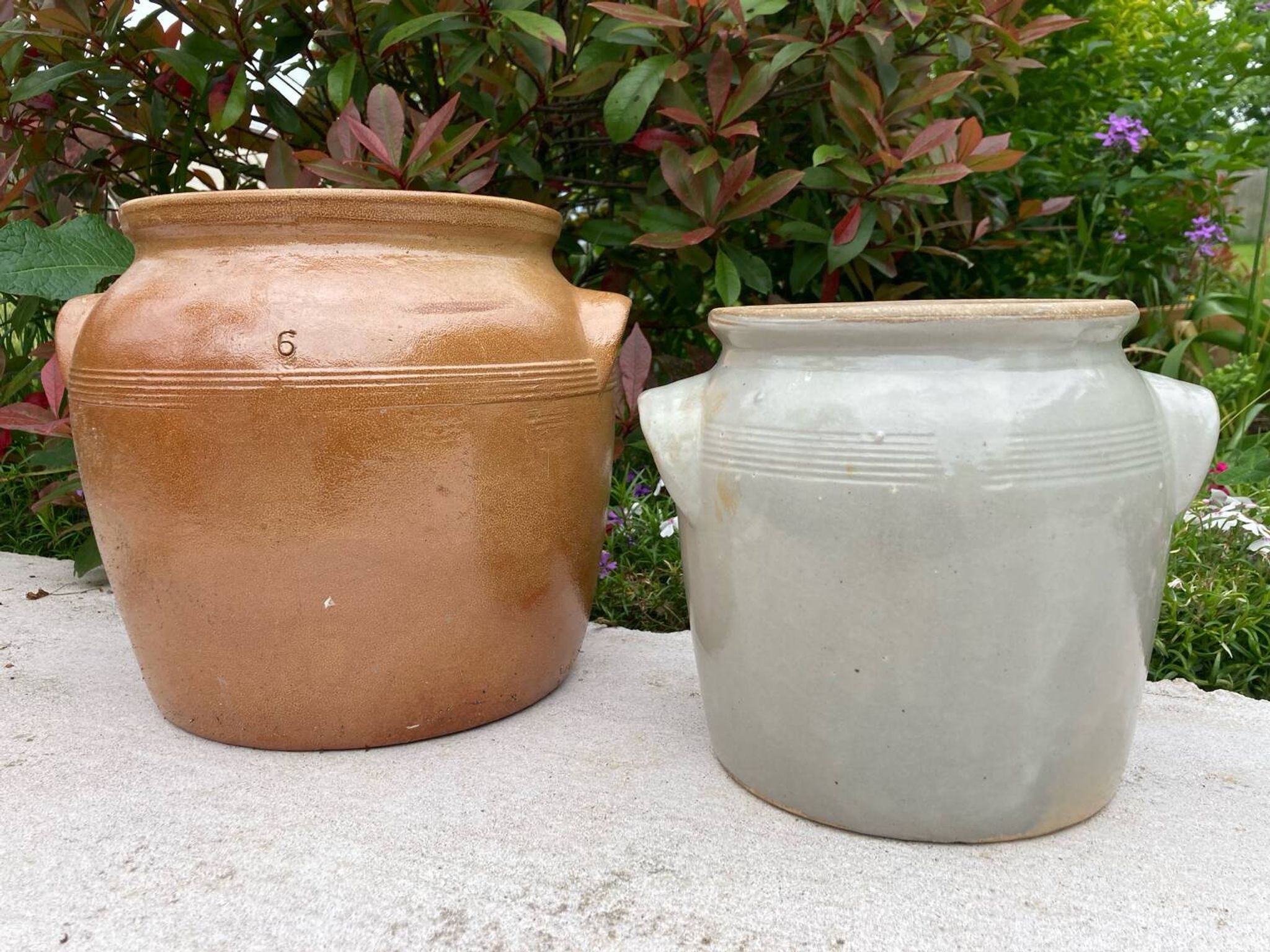 Light grey ceramic jar