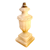 Pied de lampe en albâtre blanc de style classique