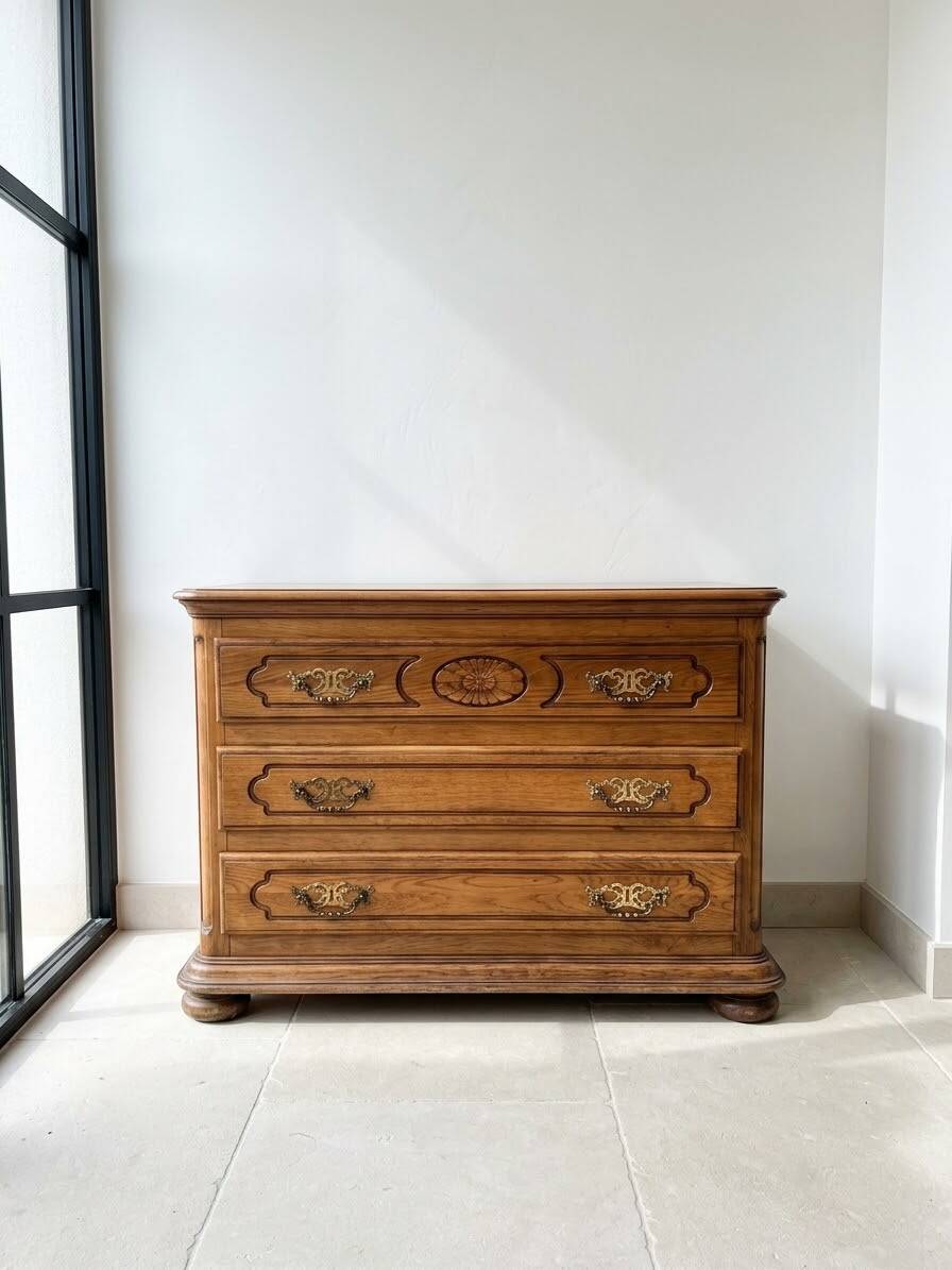 Authentic wooden chest of drawers with 3 drawers