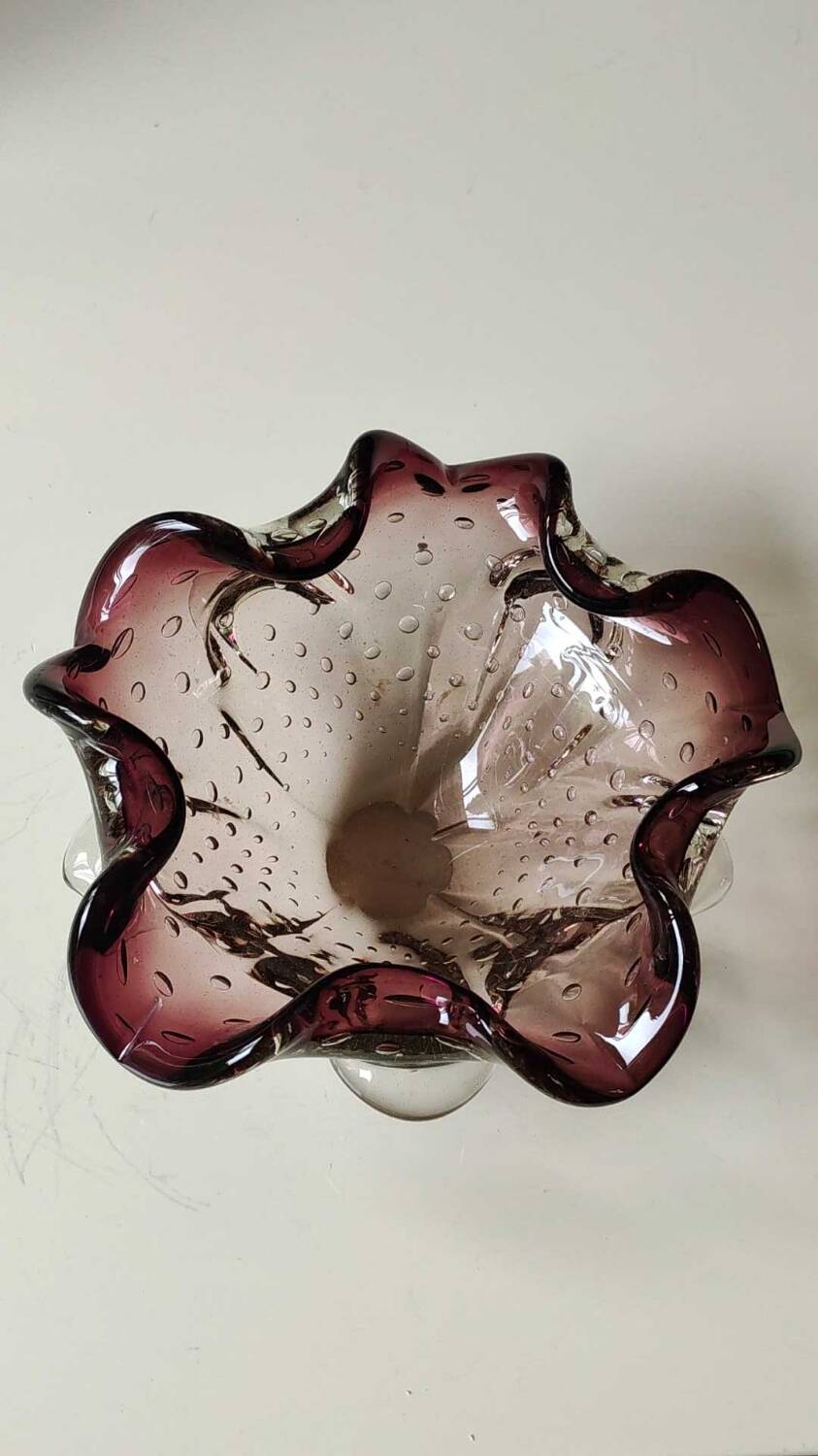 Murano empty pocket "Bullicante" organic floral shape. Plum tones. Diam. 17cm