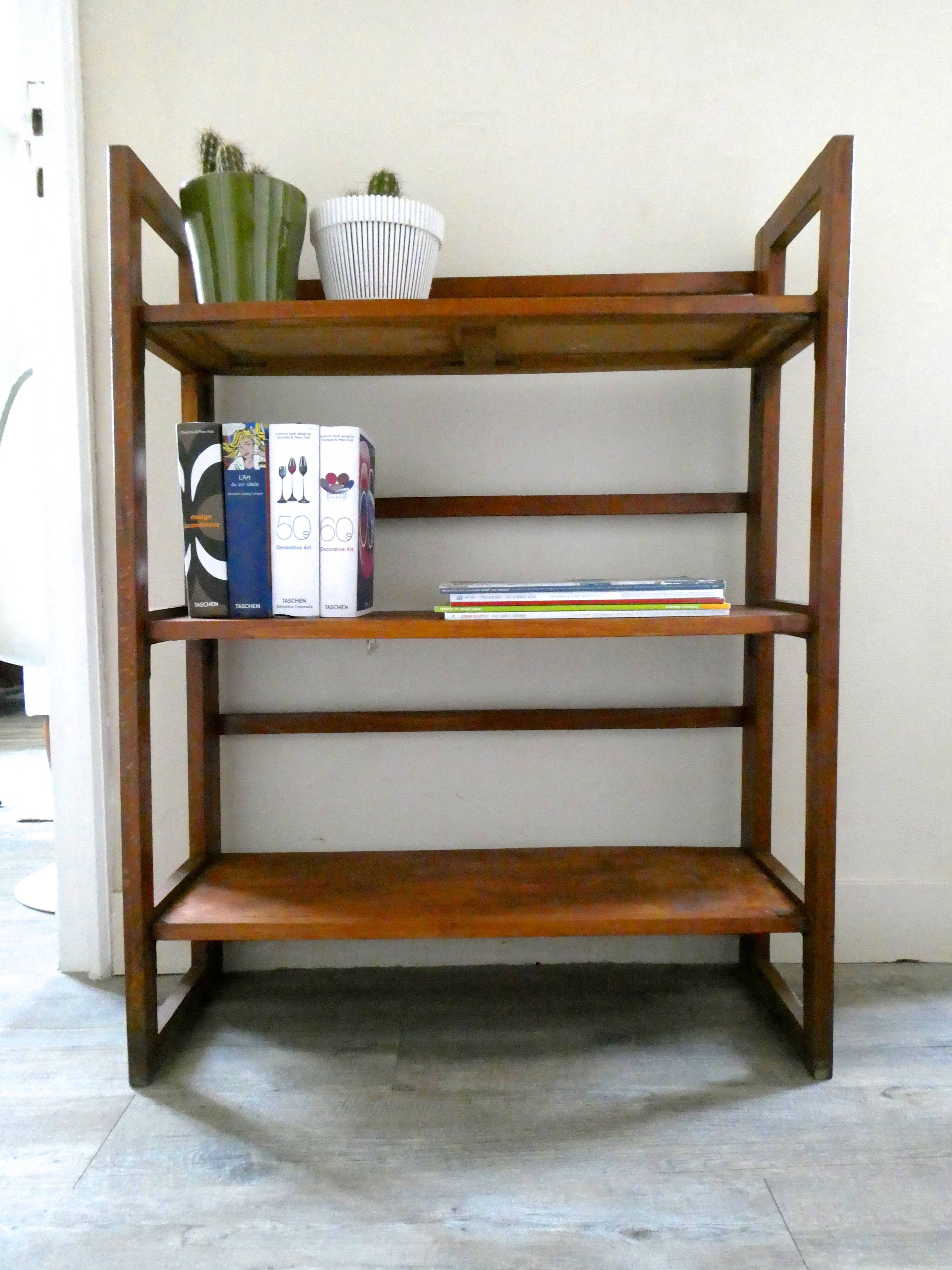Wooden folding bookseller shelf