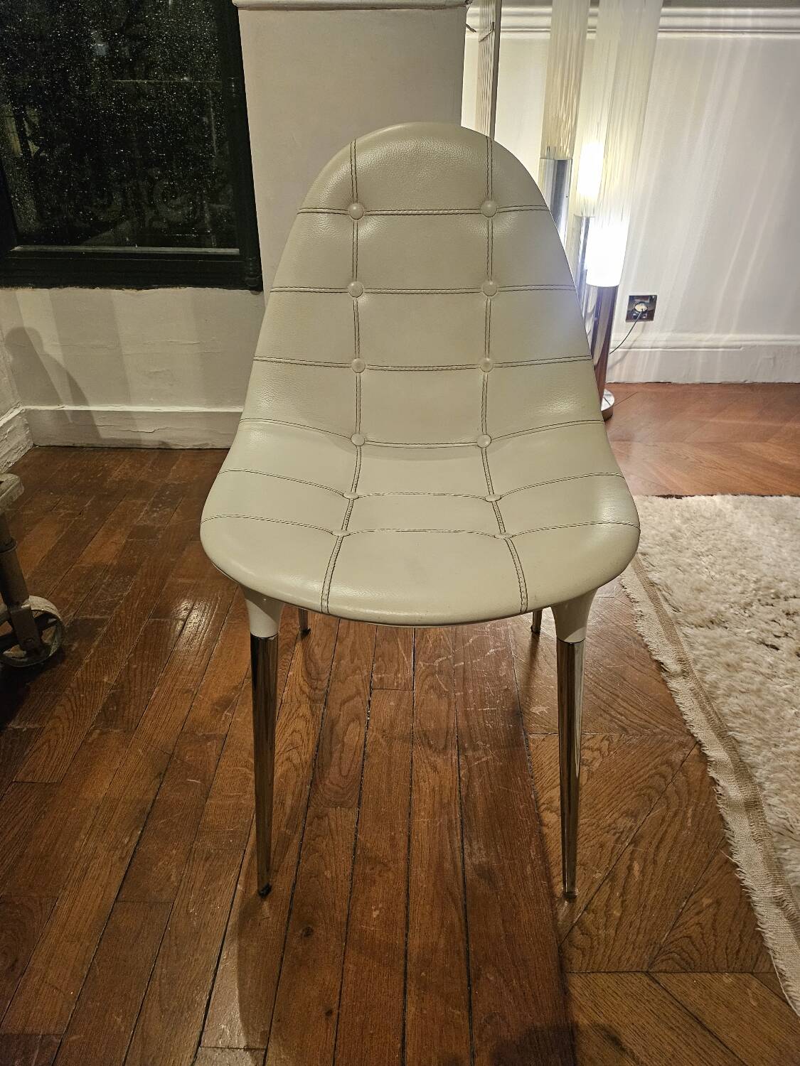 6 chaises Cassina 4 blanches 2 noires