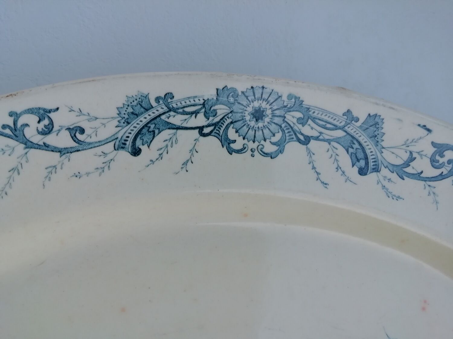 Flat iron earth creil and montereau