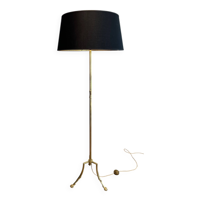 Lampadaire de parquet en laiton et piètement tripode à pieds griffes de la Maison Jansen