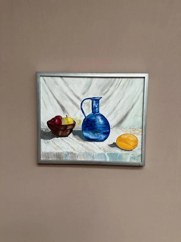Huile sur toile "Nature morte avec bouteille bleue" par inconnu, vintage et encadrée.